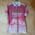 Polo rose Le 12 -ème Maillot pour enfant 25/26 ans, maillot de football Real Madrid avec logo et détails colorés.