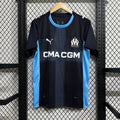 Maillot extérieur Marseille 25/26 de la marque Le 12 -ème Maillot, vue de face avec logo et design bleu et blanc.