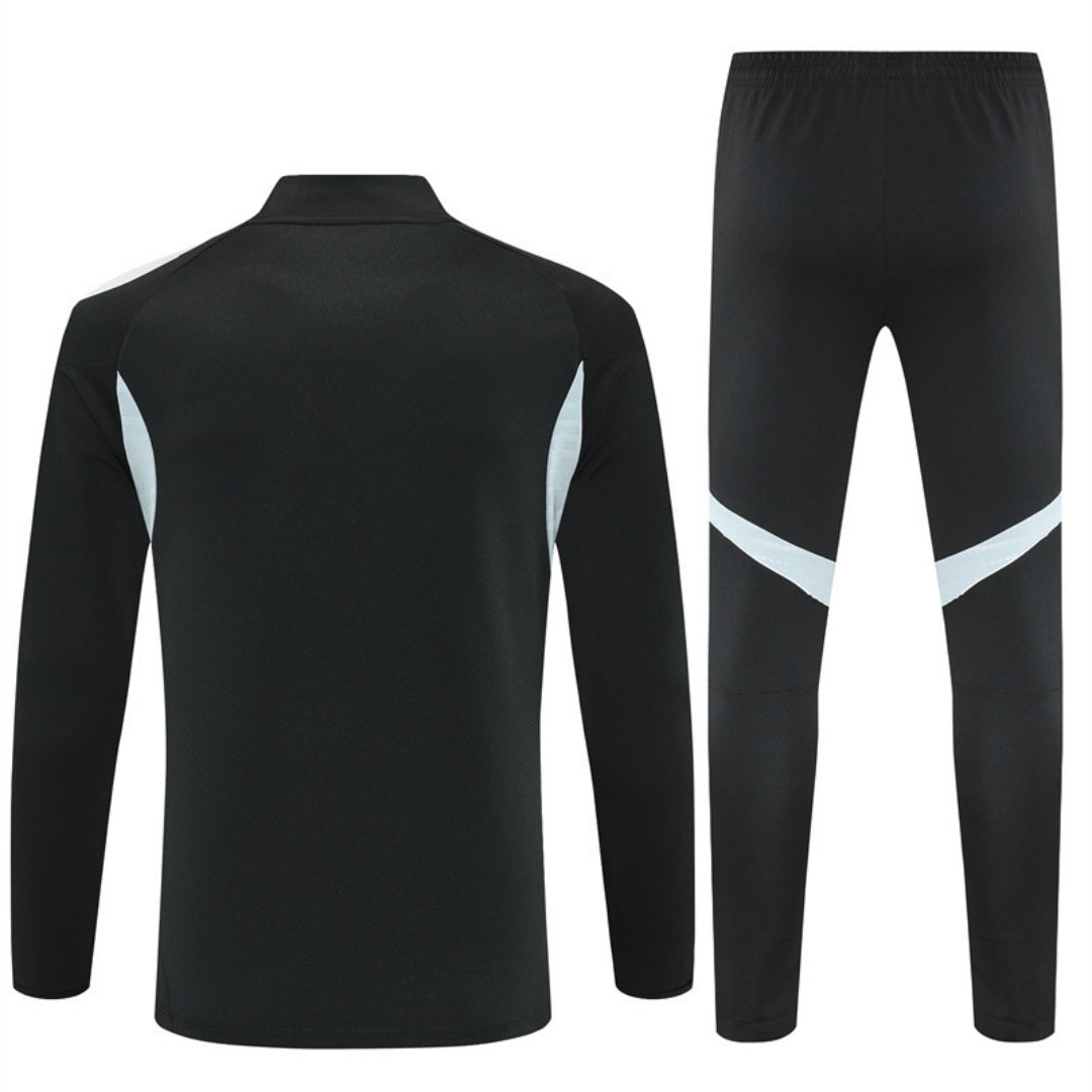 Ensemble Inter Miami noir de la marque Le 12 -ème Maillot, maillot de football pour enfants en taille 25/26, vue de face.