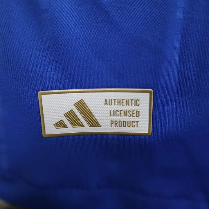 Maillot extérieur de l'Argentine 2024/25, modèle Le 12, avec couleurs argentines et détails sportifs visibles.