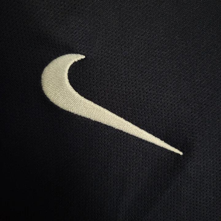 Maillot rétro de l'équipe de France 2018, marque Le 12-ème Maillot, vue de face avec logo et détails en bleu, blanc et rouge.