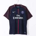 Maillot domicile rétro PSG 2017-2018 Le 12 -ème Maillot, maillot de football rouge avec logo du club et détails classiques.