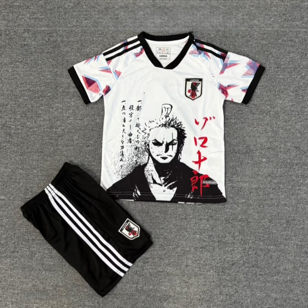 Ensemble enfant 25/26 Le 12 -ème Maillot inspiré de l'anime japonais, featuring un motif coloré et détail authentique.