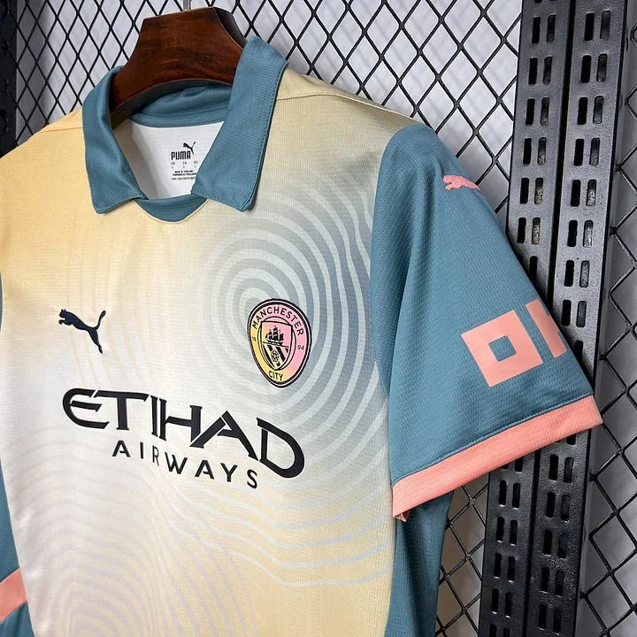Maillot Manchester City foot 2024 2025 quatrième de la marque Le 12 -ème Maillot, vue de face avec logo et design distinctif