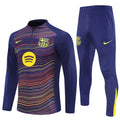 Ensemble Barcelone 25/26 de Le 12 -ème Maillot, maillot de sport coloris spécial avec logo et motifs visibles.