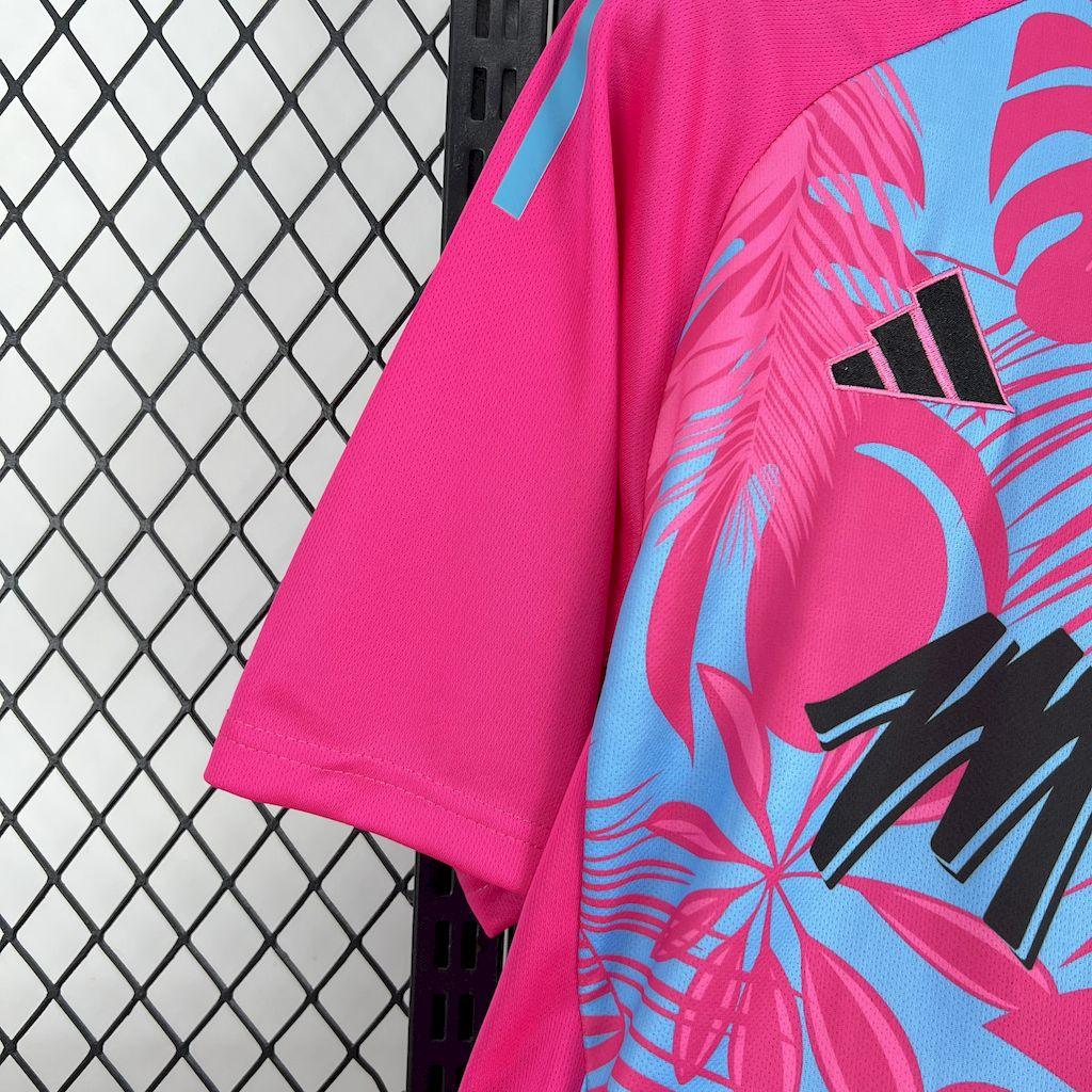 Maillot Inter Miami pour enfants de 25-26 ans, marque Le 12-ème Maillot, avec logo et design du club sur le devant.