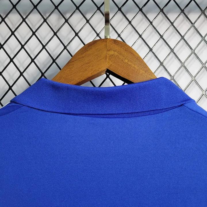 Maillot rétro de l'équipe de France 1985/86 Le 12, maillot de football bleu avec logo et détails vintage.