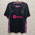 Maillot officiel 24/25 Barcelone Le 12 -ème Maillot, maillot de football avec logo et détails du club, vue de face.