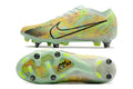 Crampons Mercurial Vapor XV Elite de Le 12 -ème Maillot, vue détaillée montrant les pointes en acier et la conception sportive.