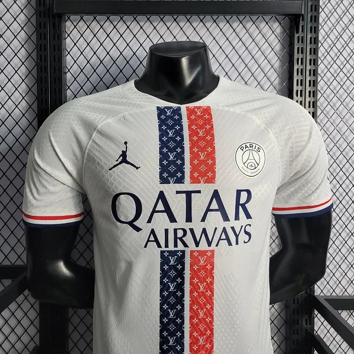 Maillot Paris 2023 2024 Concept par Le 12 -ème Maillot, vue de face avec design moderne et logo officiel.