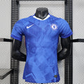 Maillot domicile Chelsea 25/26, maillot de joueur, marque Le 12 -ème Maillot, vue de face avec logo et détails du maillot.