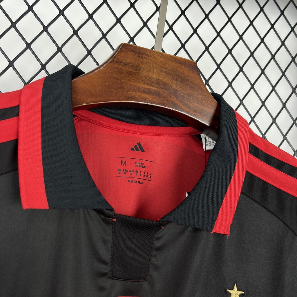 Maillot de football Flamengo 2026-27, modèle de la marque Le 12 -ème Maillot, vue frontale en tissu bleu avec logo.