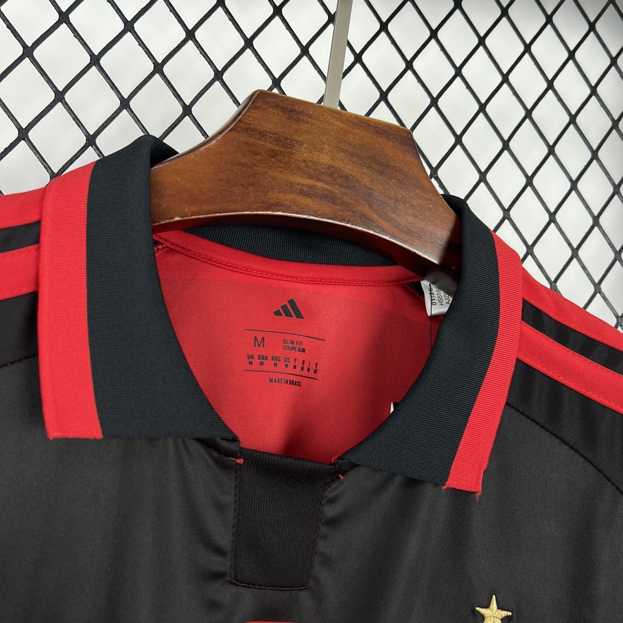 Maillot de football Flamengo 2026-27, modèle de la marque Le 12 -ème Maillot, vue frontale en tissu bleu avec logo.