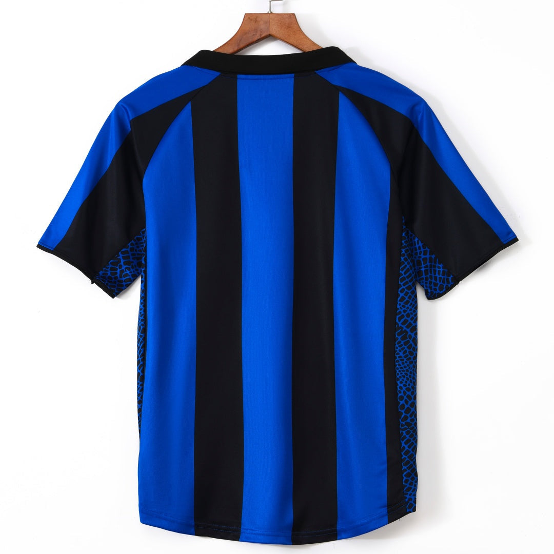 Maillot domicile rétro de l'Inter Milan 2001-2002, marque Le 12-ème Maillot, maillot de football bleu et noir avec logo du club