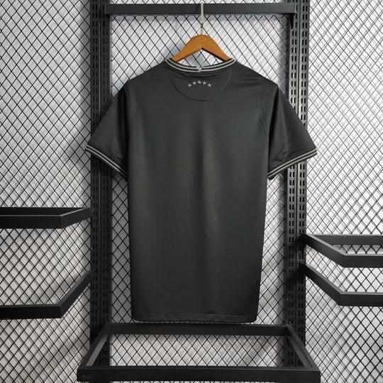 Maillot Brésil 2022 édition spéciale tout noir, équipe nationale, porté, avec logo et détails en blanc, marque Le 12 -ème Maillot.