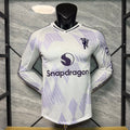 Maillot extérieur Manchester United 25/26 à manches longues, modèle Le 12 -ème Maillot, avec logo et détails de l'équipe.