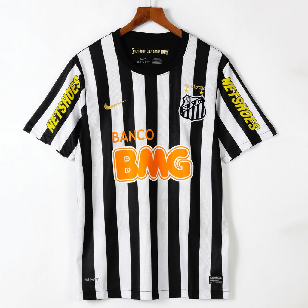 Maillot extérieur 2013 Santos Retro de Le 12 -ème Maillot, maillot de football avec logo et design vintage, vue de face.