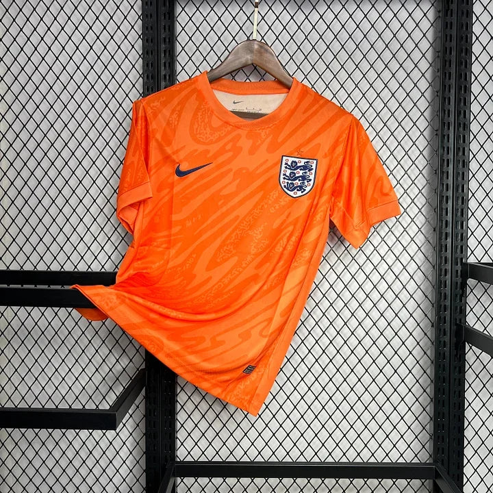 Maillot de football Angleterre 2024-2025 de la marque Le 12-ème Maillot, vue de face, détails du design sportif.