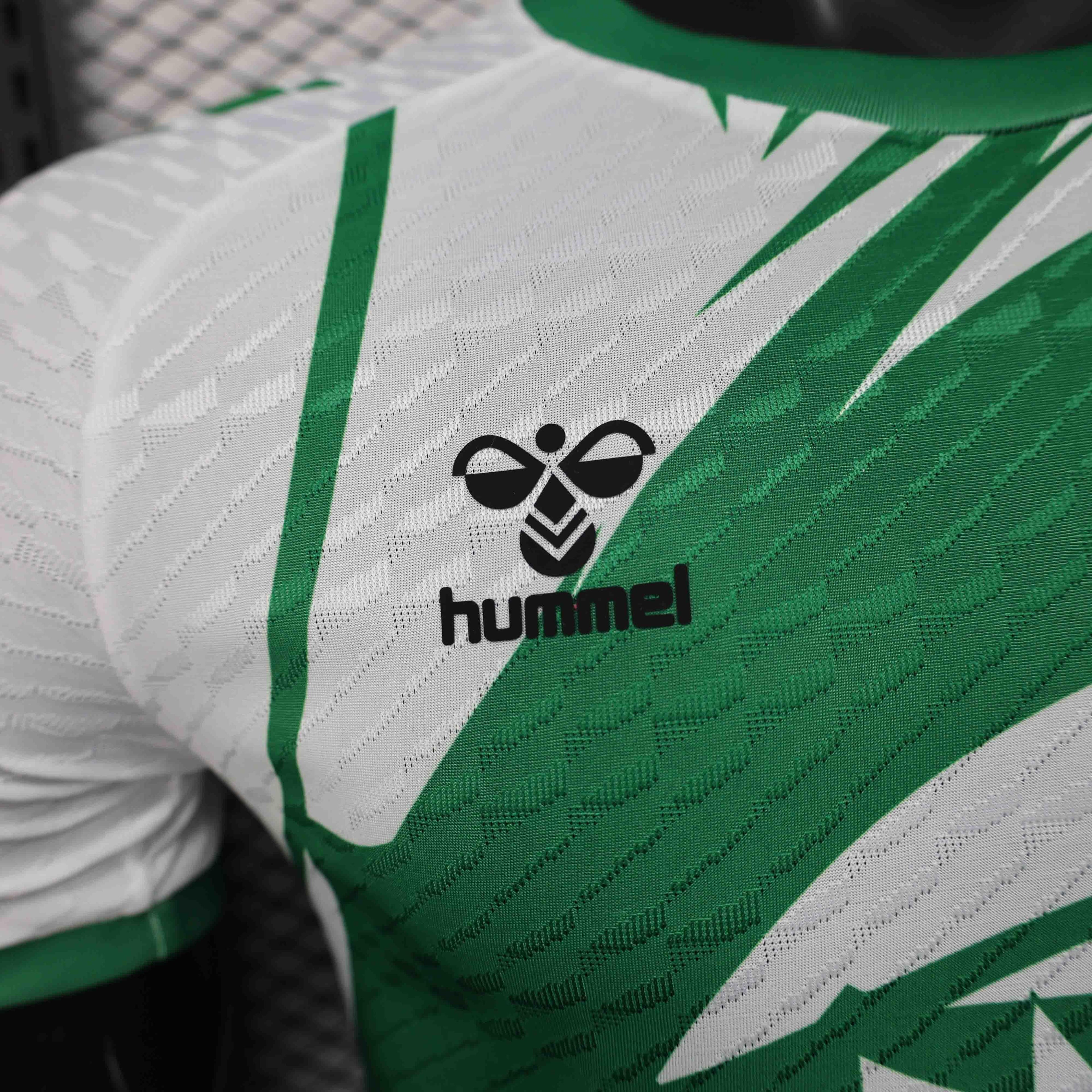 Maillot de football Betis concept 2025-26 de la marque Le 12 -ème Maillot, vue avant avec logo et design moderne.