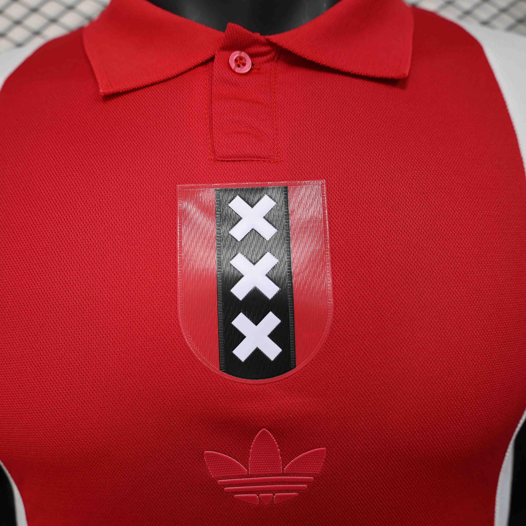 Maillot de football Ajax concept 2025-26 de la marque Le 12 -ème Maillot, avec design moderne et logo Ajax visible.