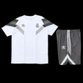 Maillot Real Madrid de l'ensemble Le 12 -ème Maillot, maillot de football blanc avec logo et détails du club, vue frontale.