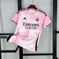 Maillot concept du Real Madrid 2025 par Le 12 -ème Maillot, devant avec logo et design moderne, vue frontale.