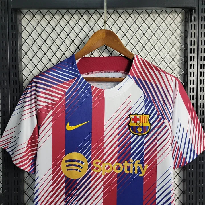 Maillot d'entraînement Barcelone FC 2023-2024 Le 12 -ème Maillot, vue du devant avec logo et détails du maillot.