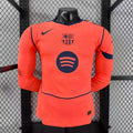 Maillot de football Barcelone Third manches longues, marque Le 12, pour homme, maillot 25/26, design sportif et moderne.