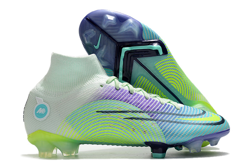 Crampons Mercurial Superfly IX Elite de Le 12 -ème Maillot, vue détaillée avec pointes en acier pour football.