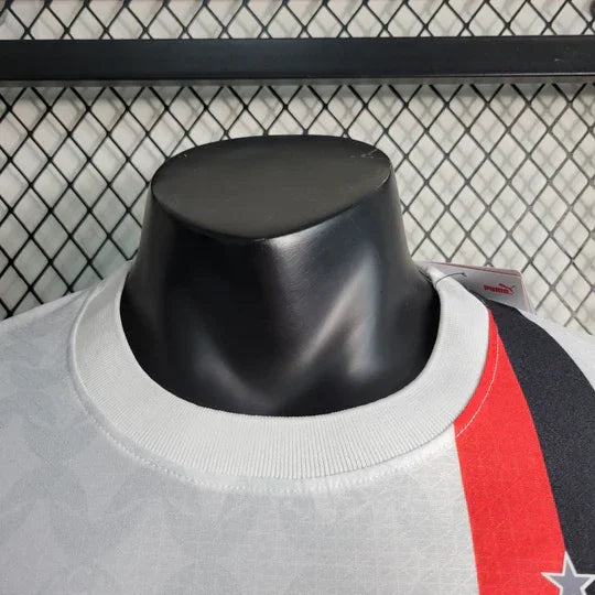 Maillot extérieur AC Milan saison 2023-2024 Le 12 -ème Maillot, maillot de football avec logo et design de l'équipe.