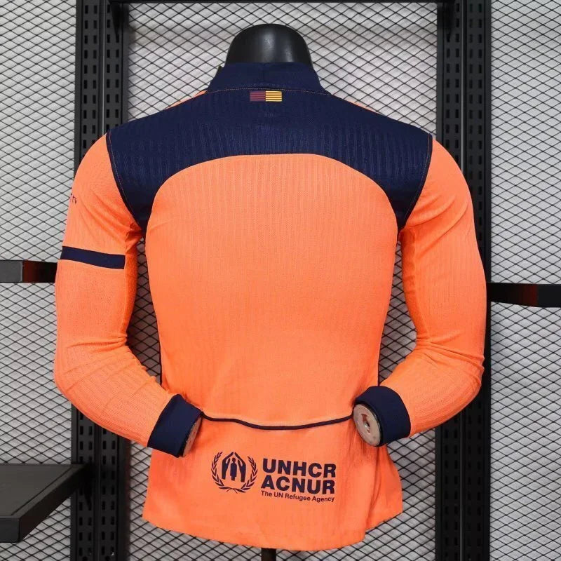 Maillot FC Barcelone manches longues 2025-26 Le 12 -ème Maillot, logo du club et design officiel visible sur fond blanc