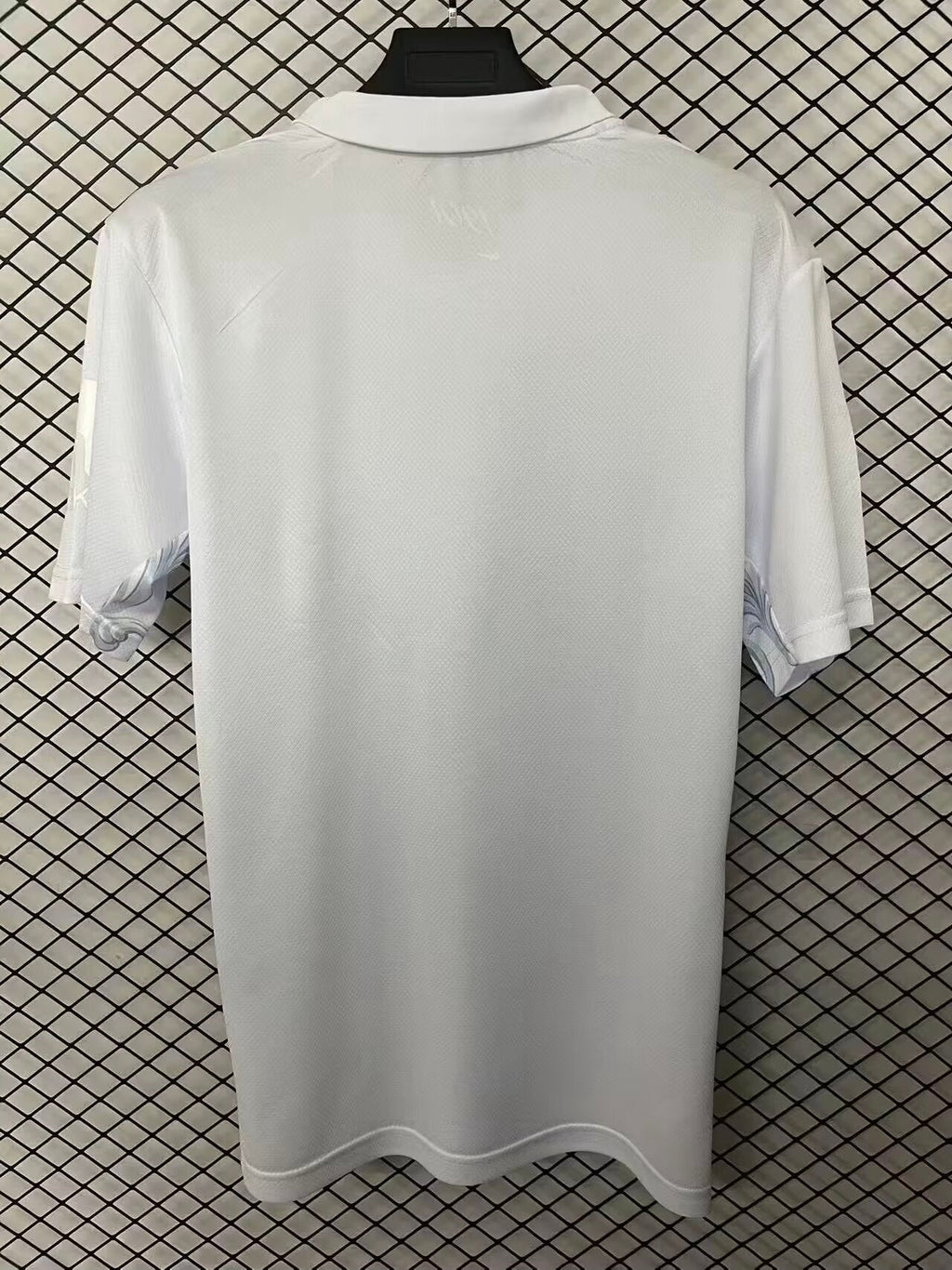 Maillot Tottenham 25/26 édition anniversaire 125 ans, en tissu officiel, avec logo et détails de l'équipe, par Le 12 -ème Maillot.