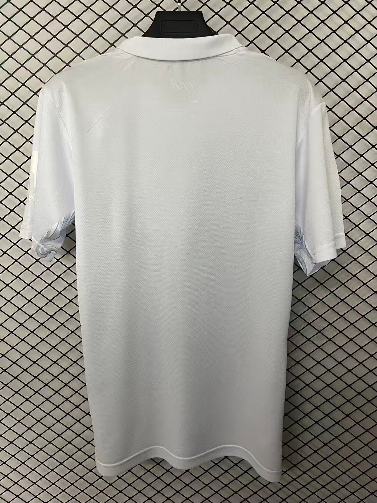 Maillot Tottenham 25/26 édition anniversaire 125 ans, en tissu officiel, avec logo et détails de l'équipe, par Le 12 -ème Maillot.