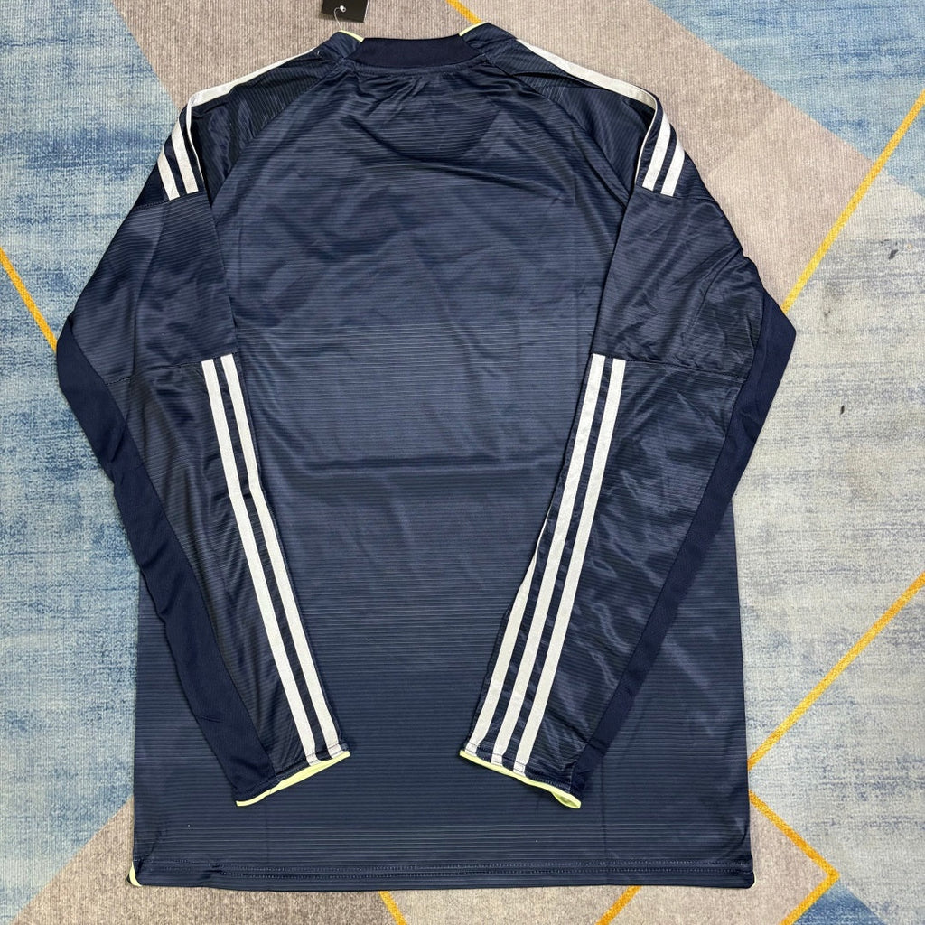 Maillot extérieur manches longues Real Madrid 25/26, marque Le 12 -ème Maillot, vue de face avec logo et détails du design.