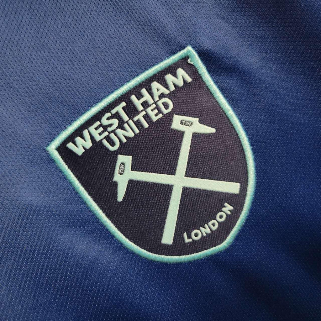 Maillot extérieur West Ham 2023-24 de la marque Le 12-ème Maillot, vue de face avec logo et design officiel.