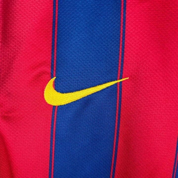 Maillot rétro FC Barcelone 2009/10 Le 12, maillot de football avec logo et couleurs traditionnelles blaugrana.