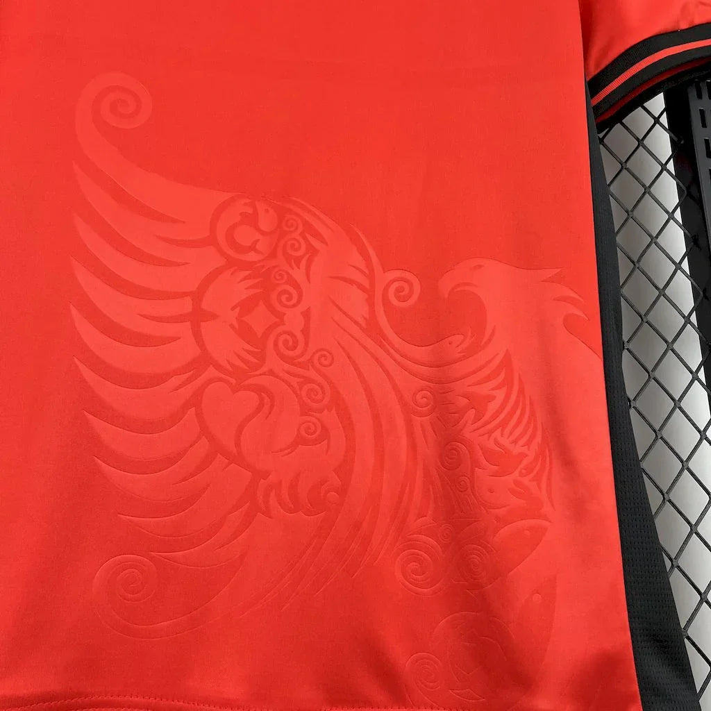 Maillot de football Albanie 2025 Le 12 -ème Maillot, vue de face avec logo et détails du design.