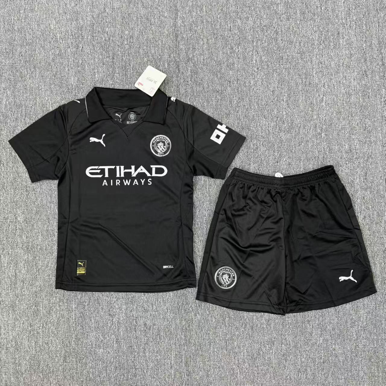 Ensemble enfant Manchester City extérieur, maillot Le 12-ème pour enfant en bleu et blanc, vue frontale.