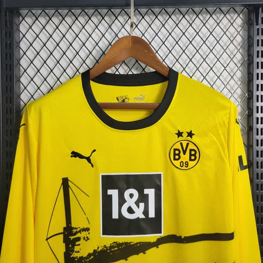 Maillot Dortmund 2023 2024 à manches longues, drapeau allemand, logo Le 12 -ème Maillot, conçu pour supporter le Borussia Dortmund.