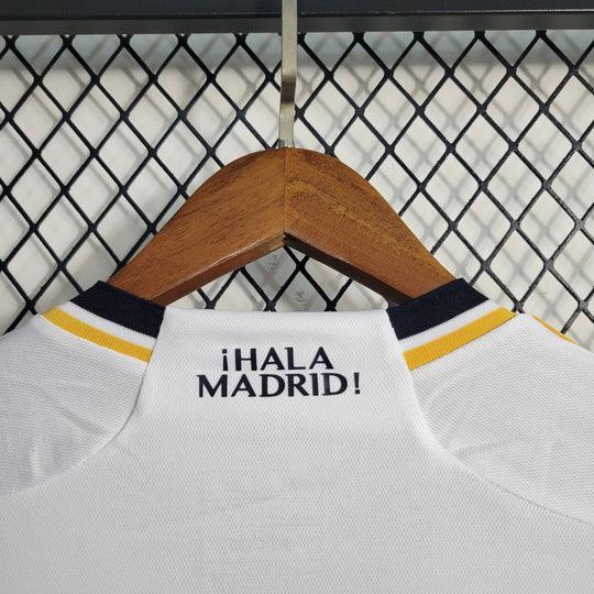 Maillot Real Madrid 2023 2024 à manches longues, marque Le 12 -ème Maillot, vue de face avec logo et détails du maillot.