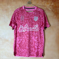 Maillot de football FC Filastin 24/25 Rose Le 12 -ème Maillot, maillot de sport avec logo et design rose vif.