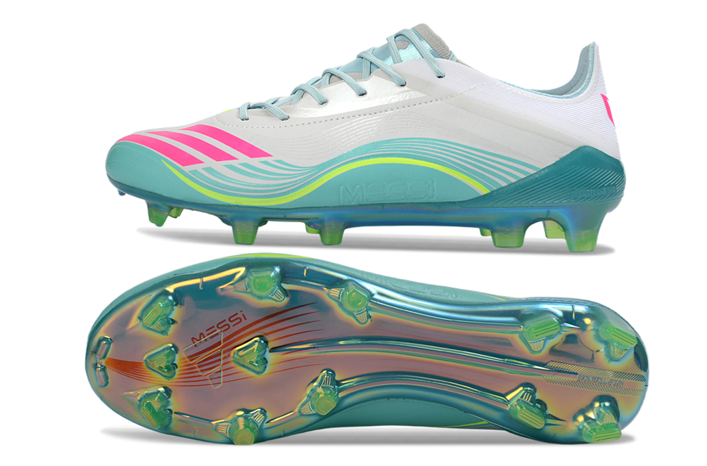 Crampons Didas F50 ELITE FG pour football, avec studs en métal, conçus pour terrains en gazon naturel.