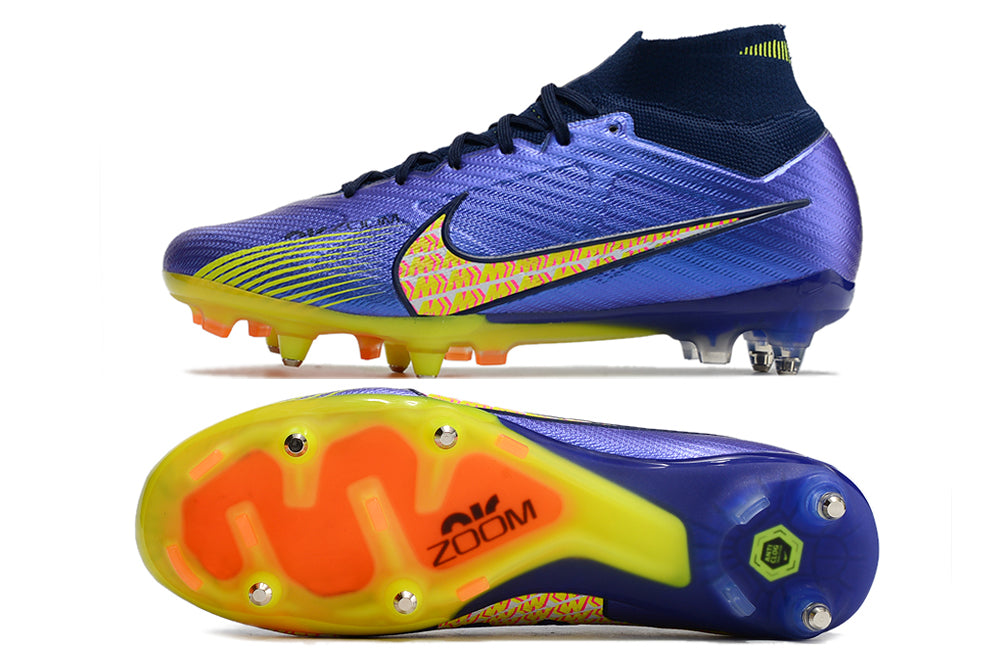 Crampons Mercurial Superfly IX Elite pour football, fixation robuste et semelles adhérentes pour performance sur le terrain.