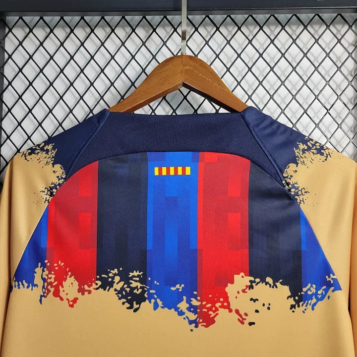 Maillot concept FC Barcelone 2023 Le 12 -ème Maillot, maillot de football bleu et grenat avec logo du Barça.