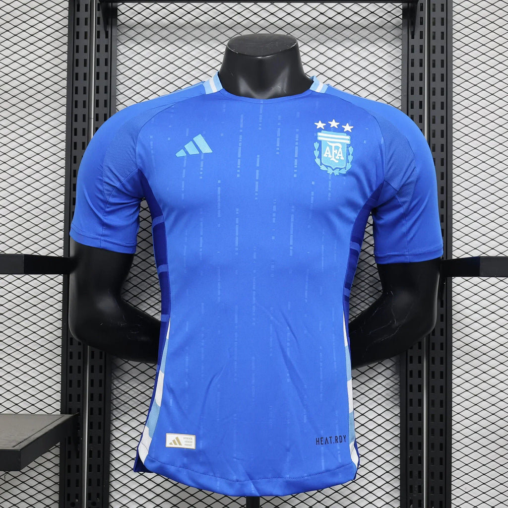 Maillot extérieur Argentine 2024/25 Le 12, maillot de football avec design bleu et blanc, vue de face sur fond blanc.