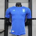 Maillot extérieur Argentine 2024/25 Le 12, maillot de football avec design bleu et blanc, vue de face sur fond blanc.