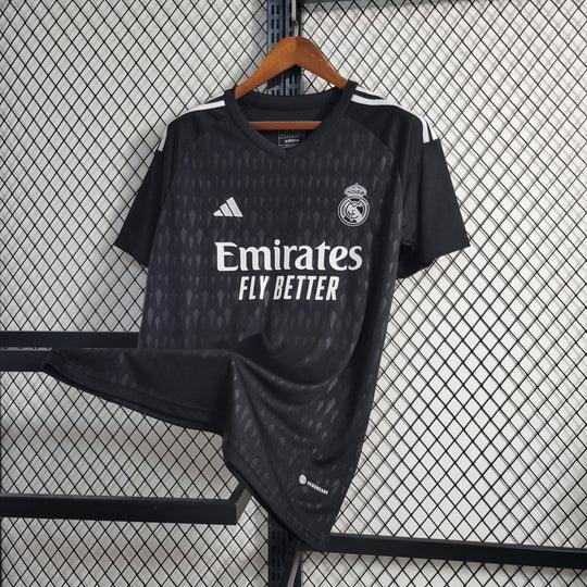 Maillot Real Madrid de football 2023 2024 Le 12 -ème Maillot, vue de face, avec logo et détails du design blanc et bleu