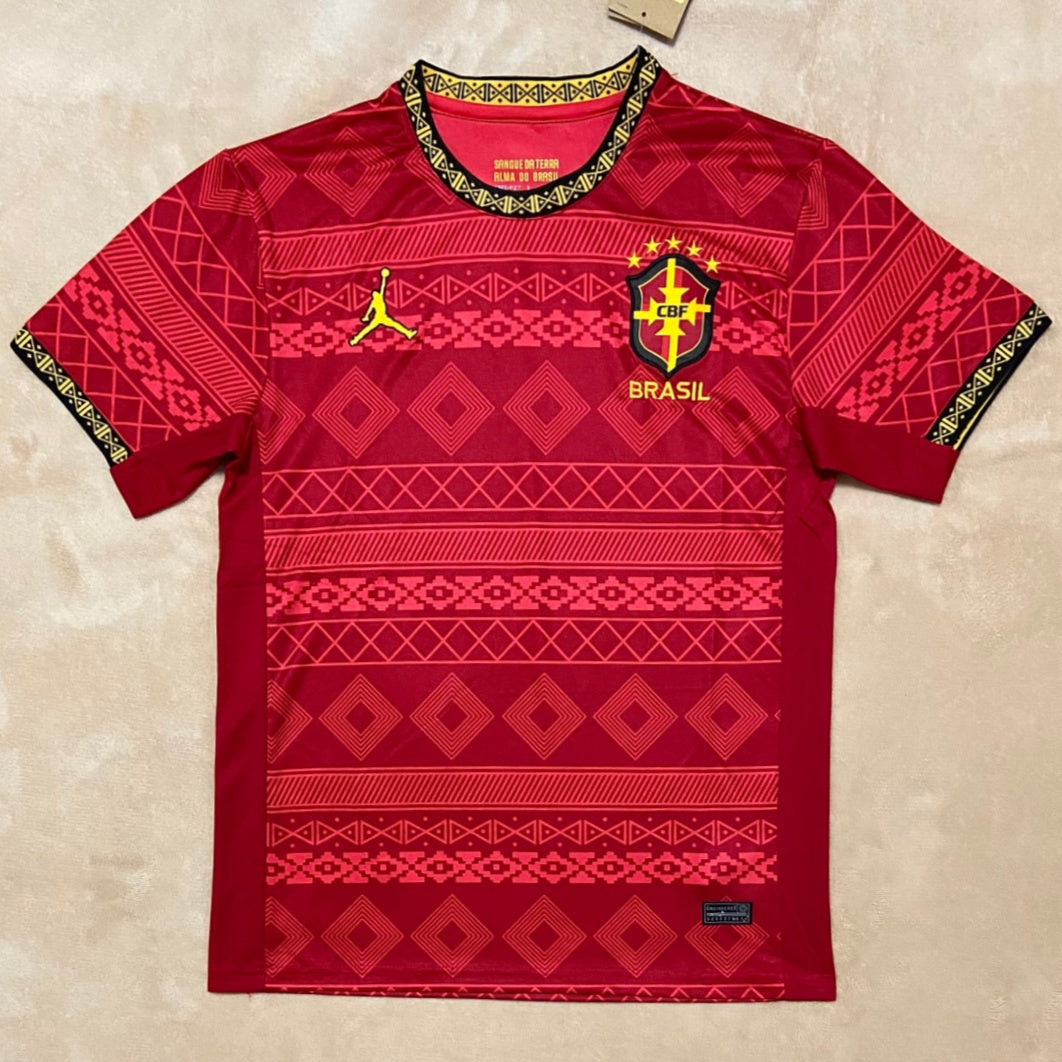 Maillot de football Le 12 Brésil Spécial rouge pour enfants 25/26, devant avec logo et détails en rouge.