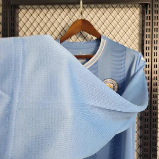 Maillot Manchester City 2023 2024 à manches longues, version officielle de Le 12 -ème Maillot, vue de face avec logo et détails.