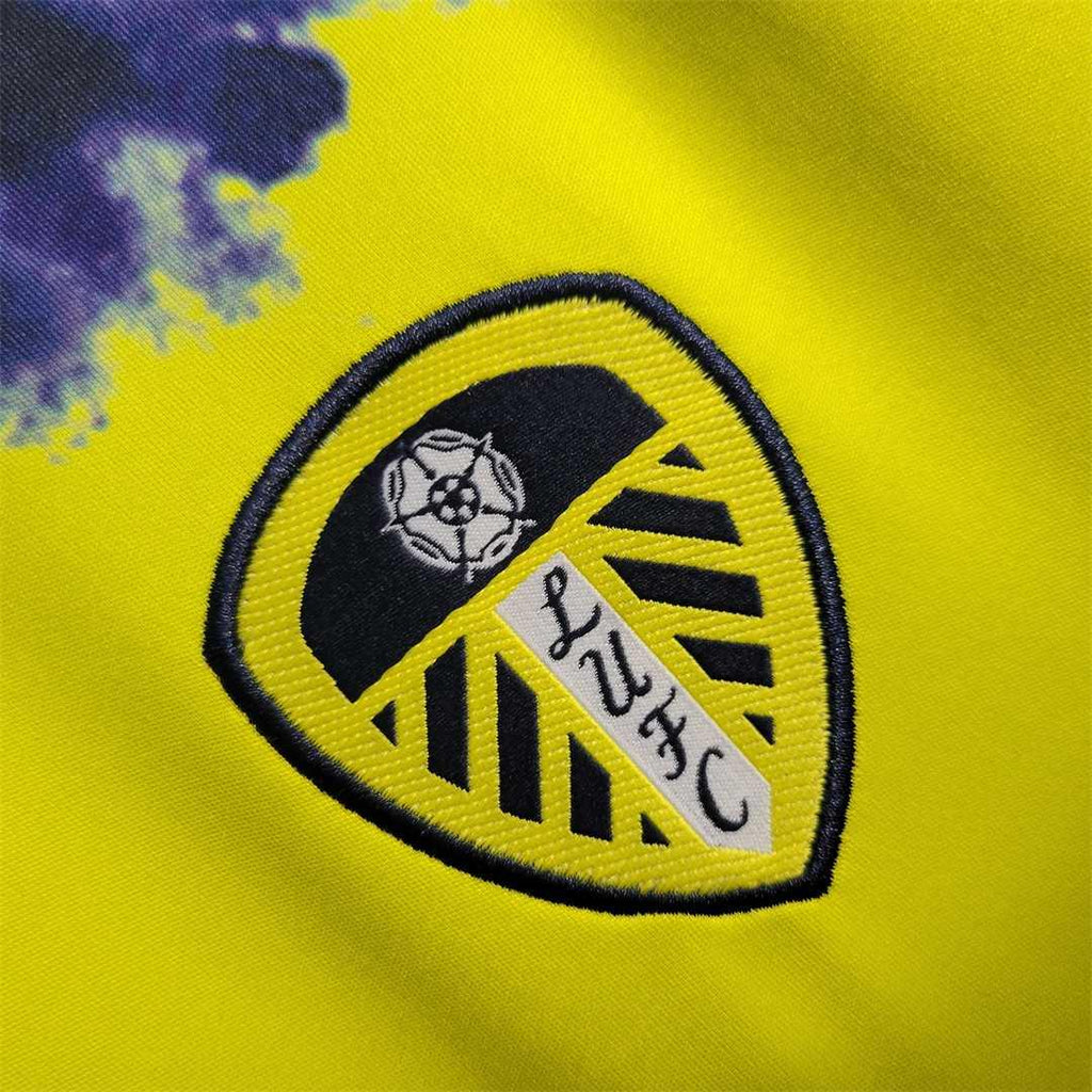 Maillot extérieur Leeds United 2022-23 Le 12-ème Maillot, maillot de football avec logo et détails de l'équipe.